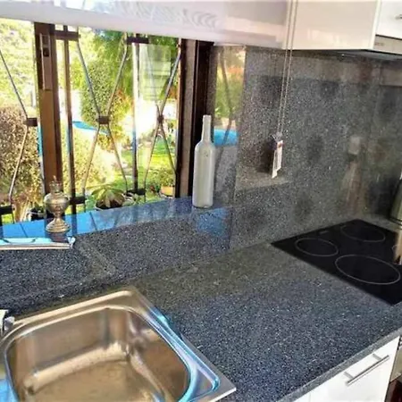 Arcos Grands With Enormous And Private Pool. Appartamento Arco da Calheta (Madeira)