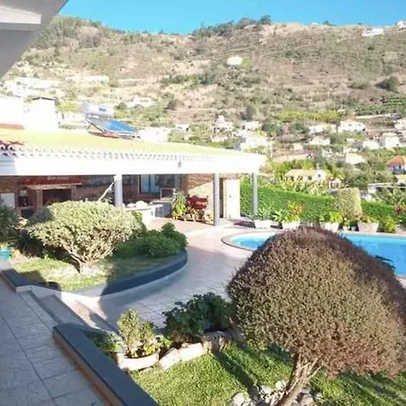 Arcos Grands With Enormous And Private Pool. Appartamento Arco da Calheta (Madeira)