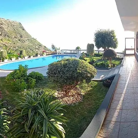Arcos Grands With Enormous And Private Pool. Arco da Calheta (Madeira)