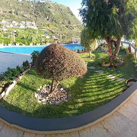 Arcos Grands With Enormous And Private Pool. Appartamento Arco da Calheta (Madeira)