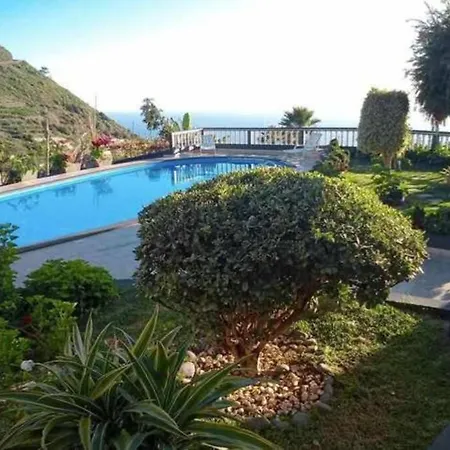 Arcos Grands With Enormous And Private Pool. Arco da Calheta (Madeira)