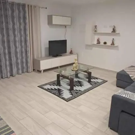 Arcos Grands With Enormous And Private Pool. Appartamento Arco da Calheta (Madeira)