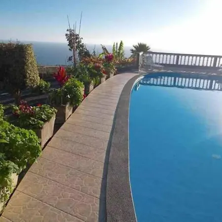 Arcos Grands With Enormous And Private Pool. Appartamento Arco da Calheta (Madeira)