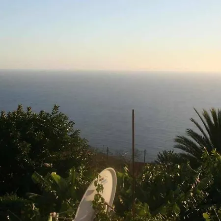 Arcos Grands With Enormous And Private Pool. Arco da Calheta (Madeira)