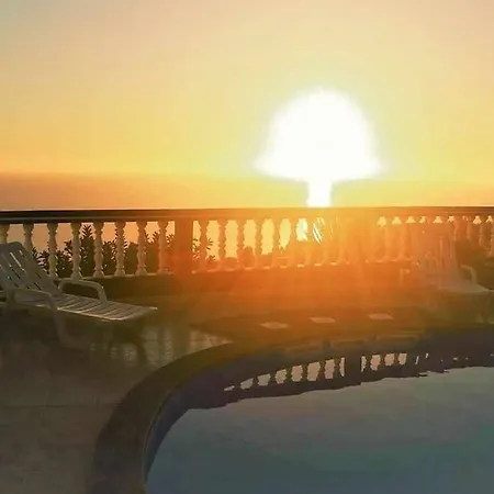 Arcos Grands With Enormous And Private Pool. Arco da Calheta (Madeira)