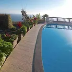 Arcos Grands With Enormous And Private Pool. Apartment Arco da Calheta (Madeira)