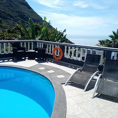 Arcos Grands With Enormous And Private Pool. Arco da Calheta (Madeira)